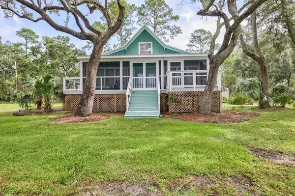 100 River Drive, Ochlockonee Bay, FL 32346