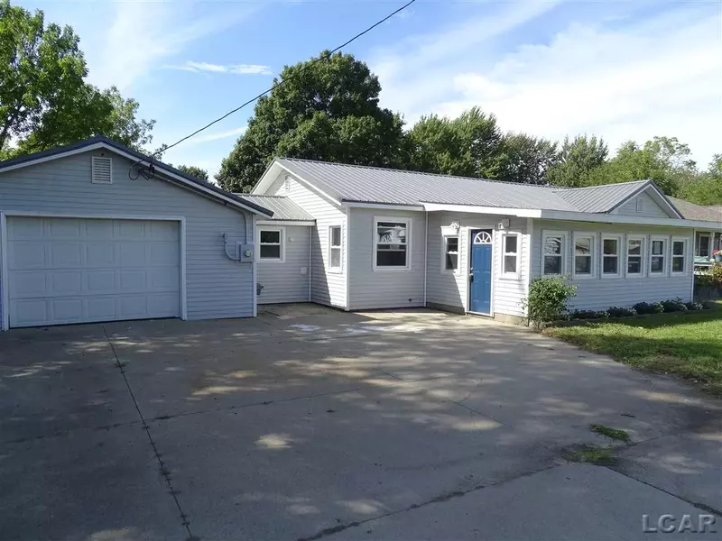 718 Parkwood Ave, Blissfield, MI 49228