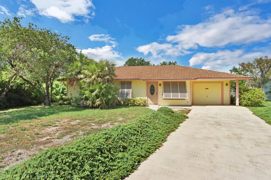 8758 SE Colony ST, Hobe Sound, FL 33455