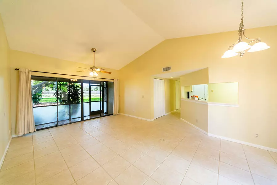 17 Via De Casas Sur 103, Boynton Beach, FL 33426