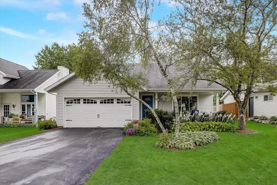 5 Newbury Cir, Madison, WI 53711