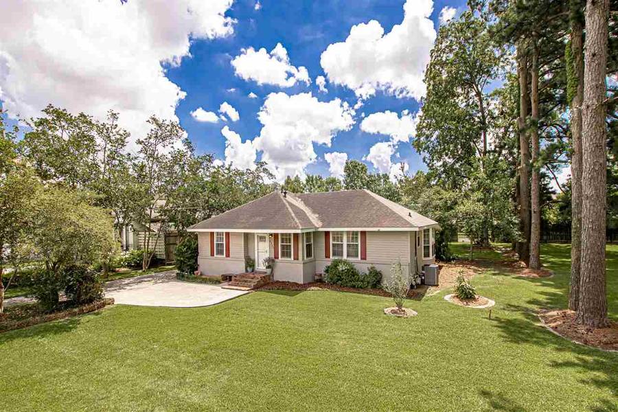 4365 BLUEBONNET RD, Baton Rouge, LA 70809