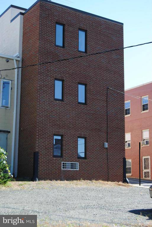 Warrenton, VA 20186,82 MAIN ST