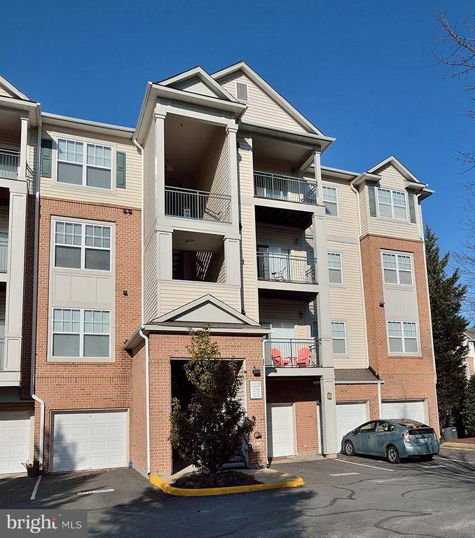 12120 GARDEN RIDGE LN #302, Fairfax, VA 22030