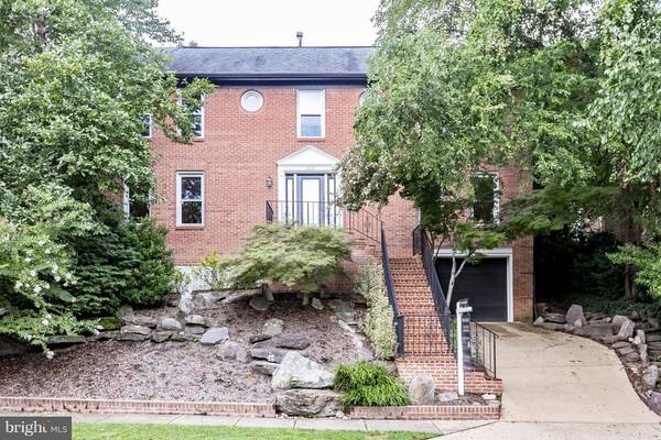 2012 KNOLL ST, Arlington, VA 22202