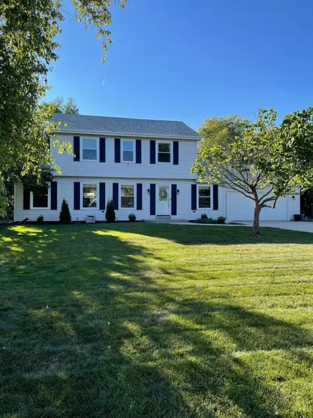 W227N2597 Meadowood Ln, Pewaukee, WI 53186