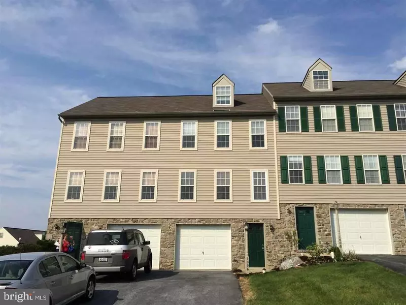 1006 HEARTHRIDGE LN, York, PA 17404