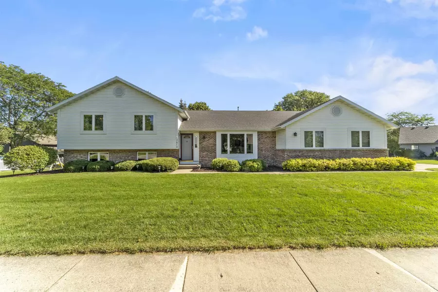 7810 Westchester Dr, Middleton, WI 53562