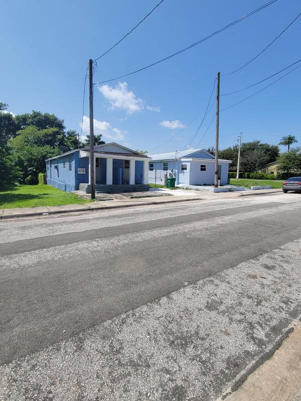 Pahokee, FL 33476,258 Adams PL