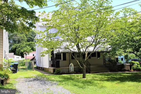 Maple Shade, NJ 08052,211 N FORKLANDING RD